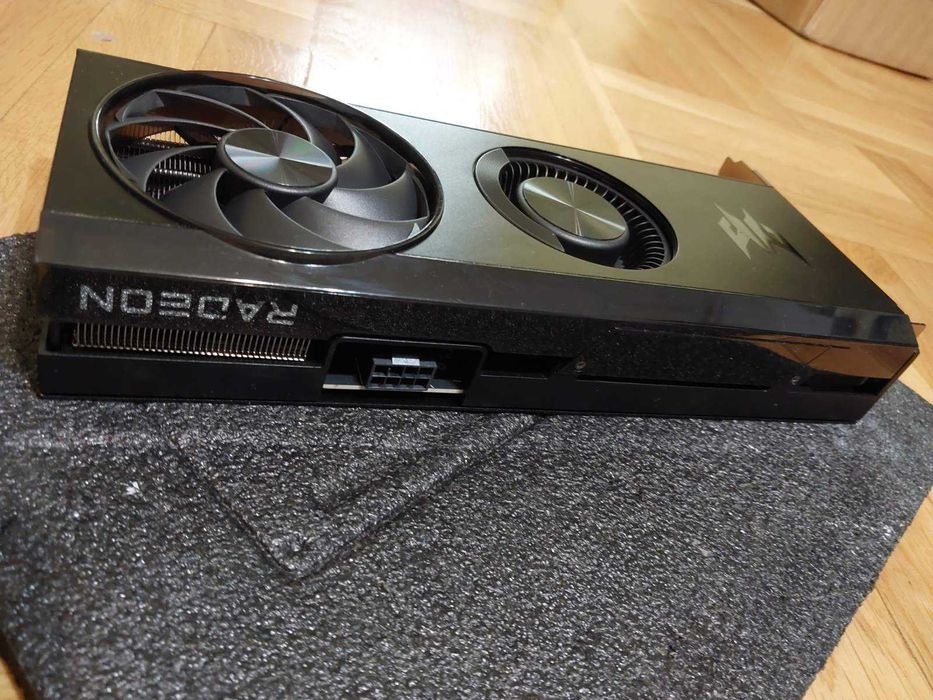 RX 7600 8GB - Acer Predator BiFrost