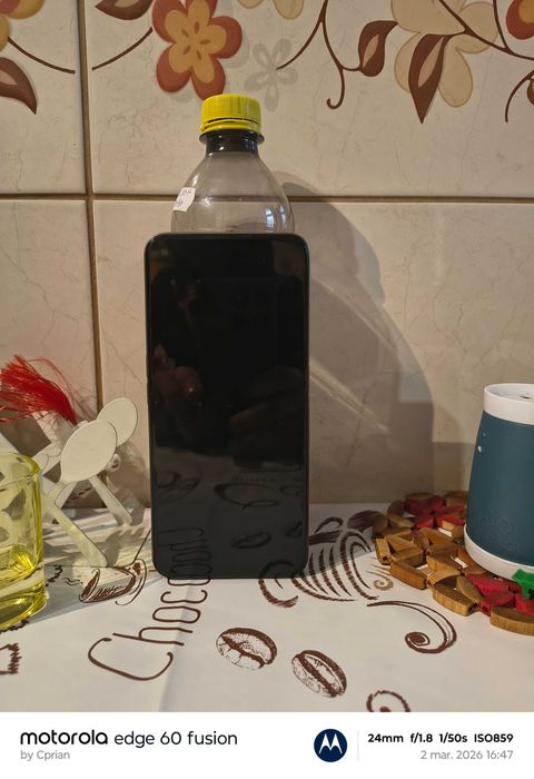 Vând telefon realme 8i 8 giga RAM 128 hard disc