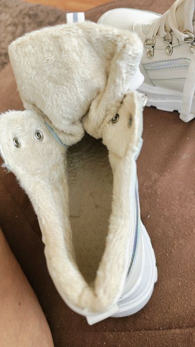 Спортни боти, цвят бял
