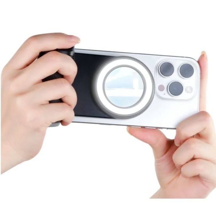 Светильник для камеры телефона.