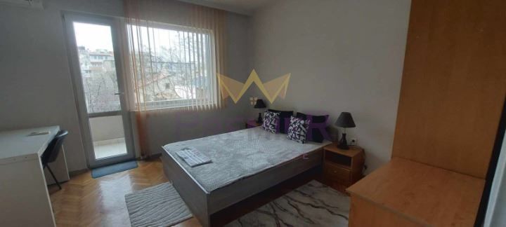 Дава се под наем Четиристаен апартамент в Варна, Център - 100 кв.м за 800 € - Снимка #3