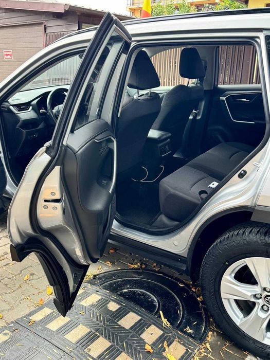 TOYOTA RAV4 2019 — imagine 4