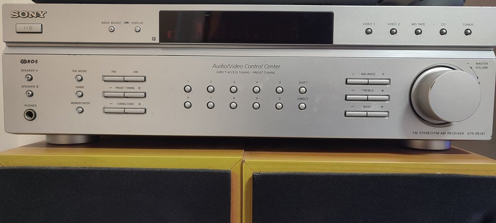 Усилвател Sony с две тонколони