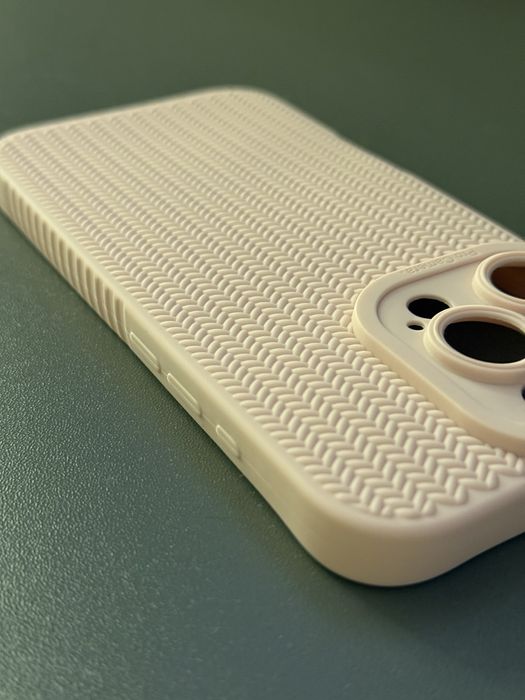 Продам чехлы айфон 16 про