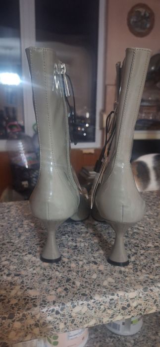 Италиански обувки и боти Zara