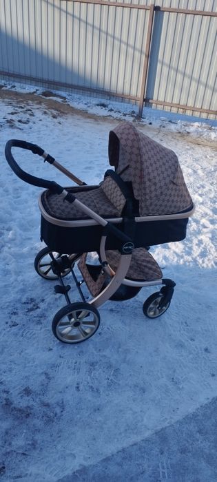 Продам коляску для малышей