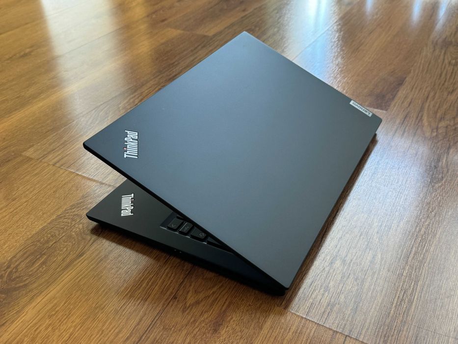 14' Full HD Ryzen 7 PRO 5850u Lenovo ThinkPad T14s Gen 2 16GB LPDDR4X/512GB NVMe/Radeon Pro
