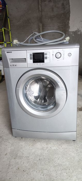 Vând mașina de spălat rufe Beko