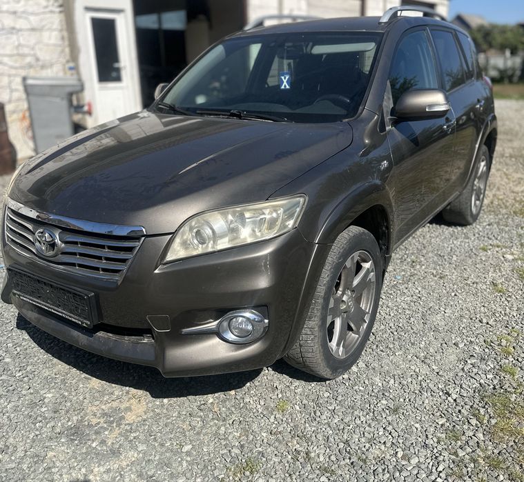 Dezmembrez Toyota Rav4