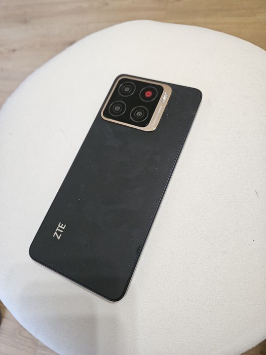 Телефон ZTE Blade A56