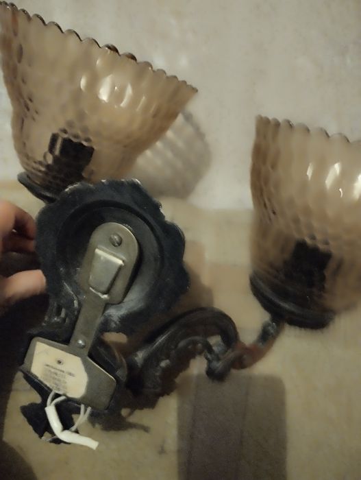 Бра на две лампочки .