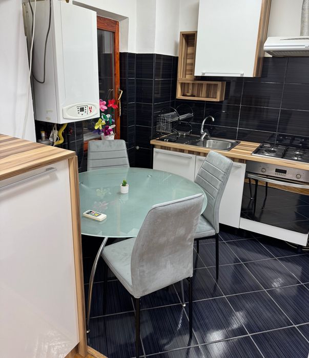 Închiriez apartament