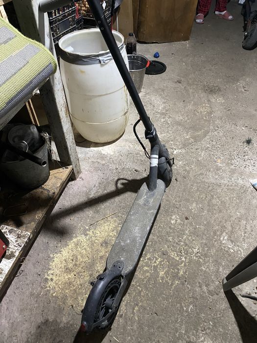 Vand trotineta electrica sau piesele acesteia