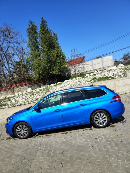 Peugeot 308 Allure/ 2021/ 1.5 Blue hdi/ Euro 6 / Navi/ Line Assist/