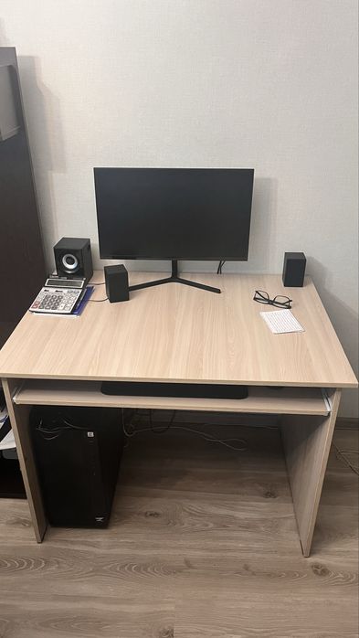 Стол для компьютера