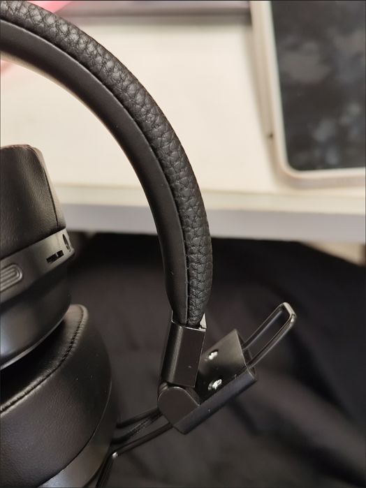 Наушники        .