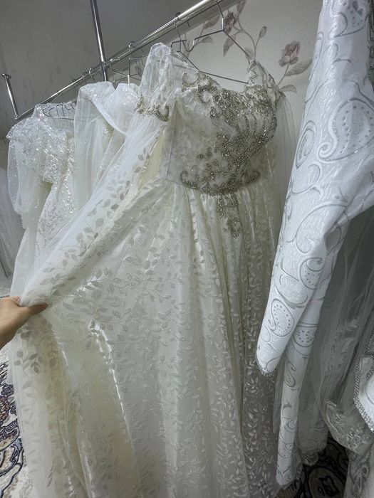 Kelin ko'ylaklar sotiladi