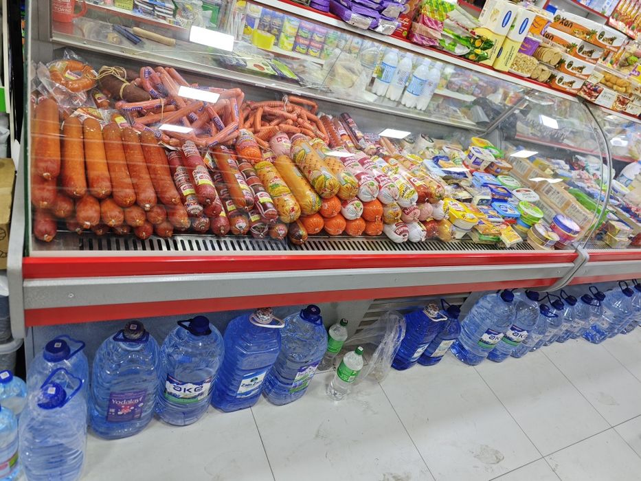 Vitrina xolodilnik sotiladi