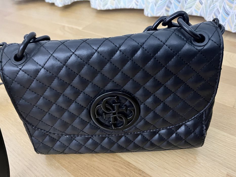 Оригинална чанта Guess