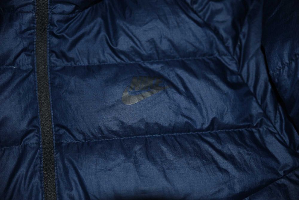 Nike Оригинална мъжка олекотена пухенка, размер S,