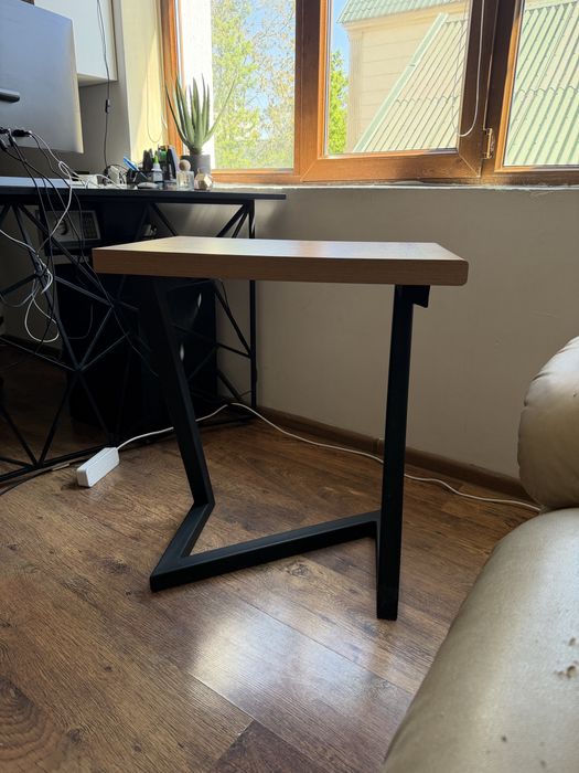 Стол журнальный деревянный