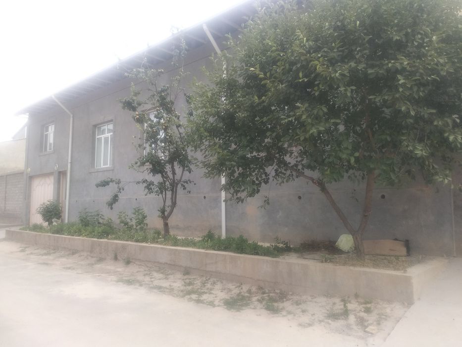 Sotiladi: Uchastka 5,50 sotuk 6 ta xona.