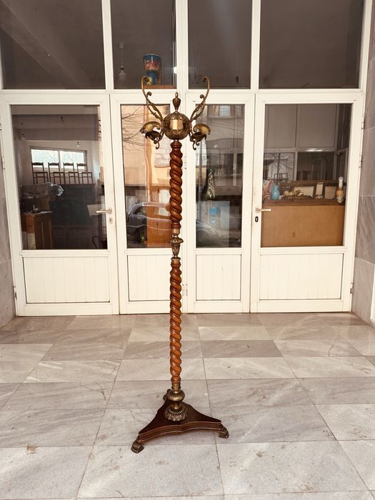 Италианска винтидж закачалка от масивно дърво и месинг