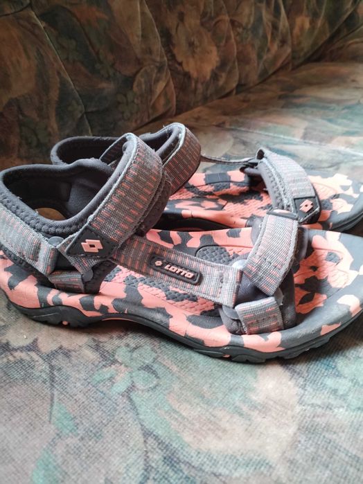 Оргинални сандали "Lotto" 35 номер