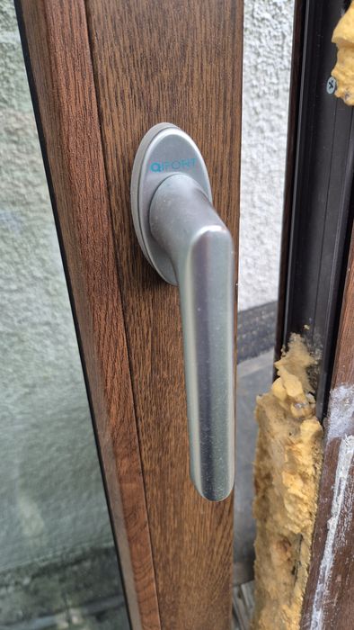 Ușa QFort tripan termopan PVC tâmplărie culoare nuc