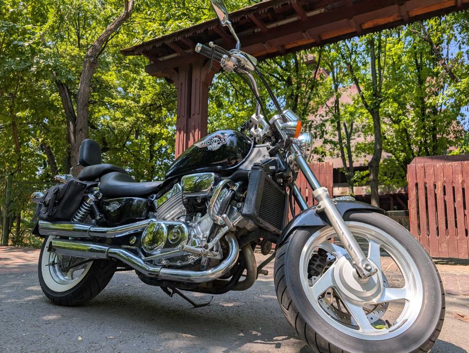 Motocicleta Honda Magna