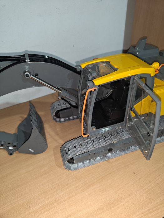 Automodel excavator radiocomanda 1/14