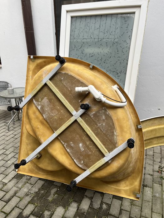 vand cada de baie pe colt