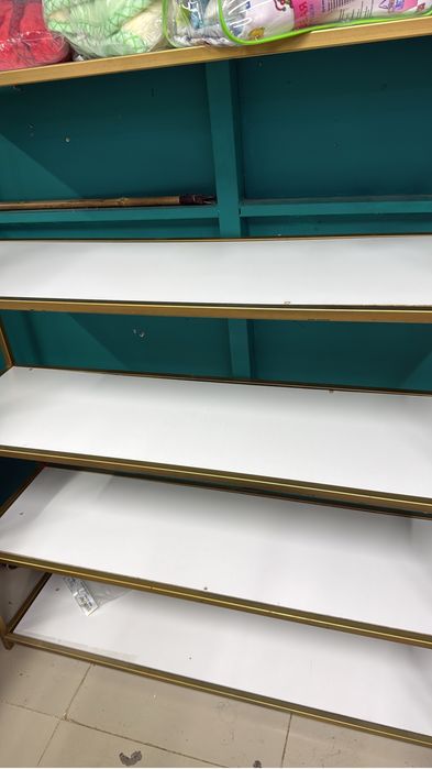 Стеллаж, штор, касса