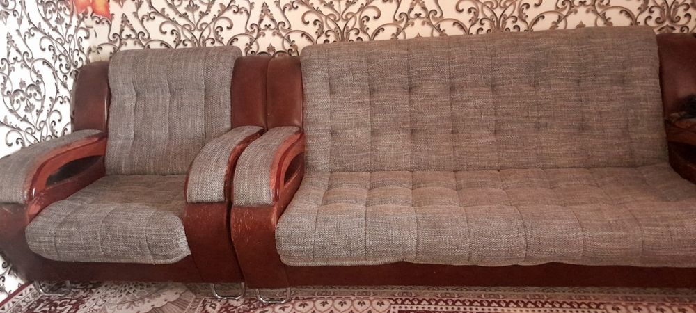 Диван 2 та креслоси пакревал ва ёстукчалари б н