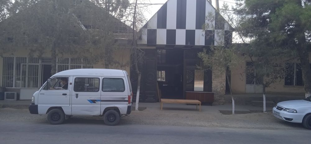 Ховли уй сотилади тезда