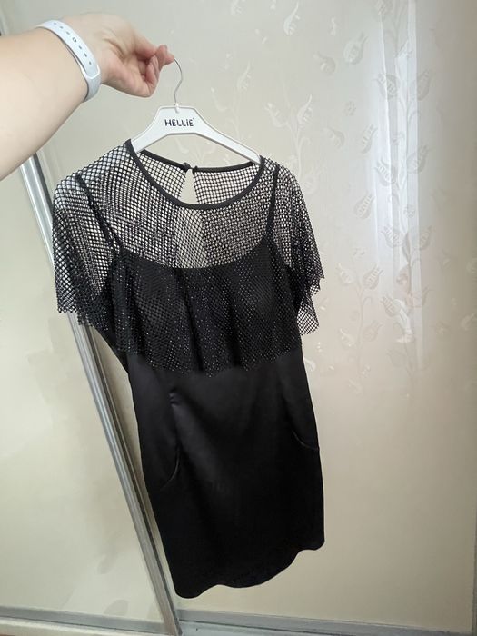 Продаи платье нарядное новое