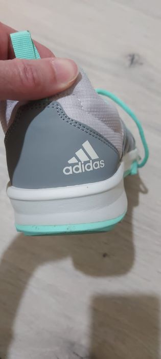 Женские кроссовки Adidas