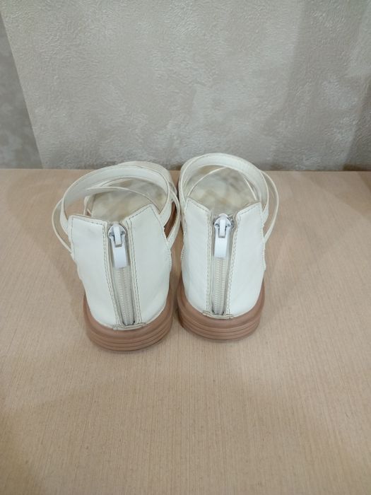 Сандалии на девочку