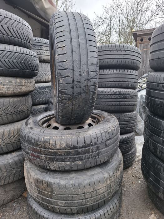 Vand 4 roti R 15 ford focus focus 2 merg si pe facelift au anvelope