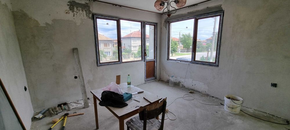 1785-Продава се триетажна тухлена на плоча къща в Гецово!