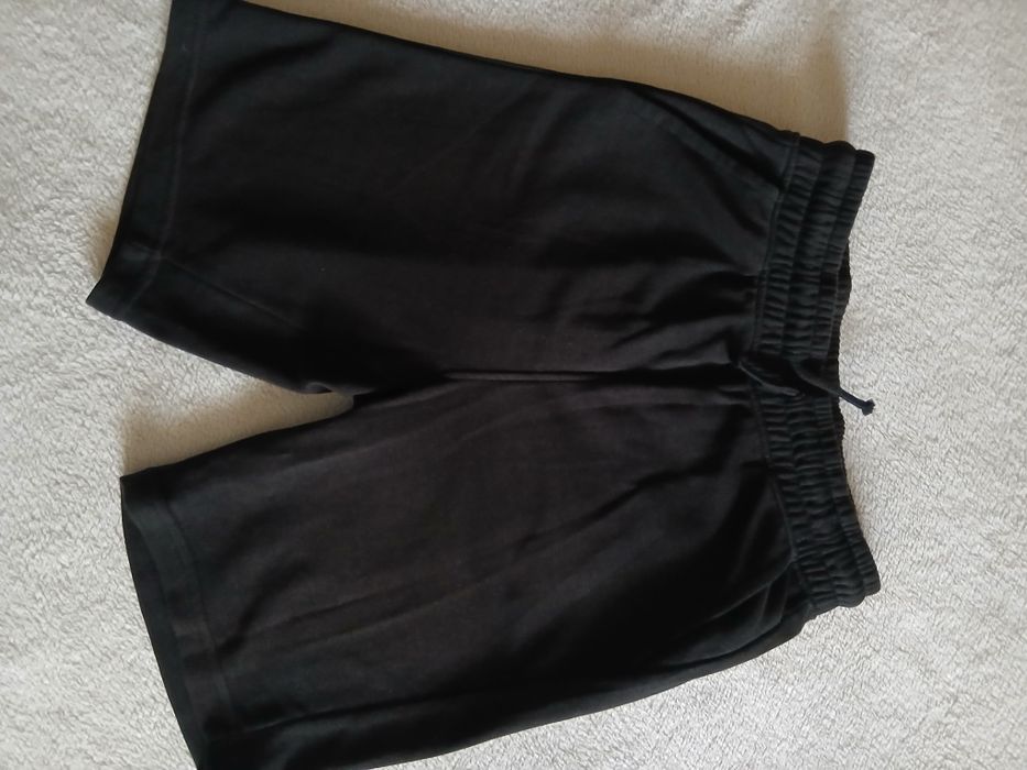 Vând șort ptr.băiat