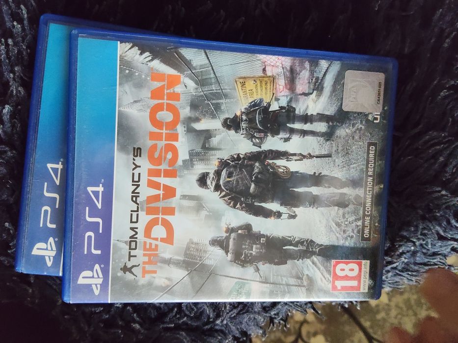 PS4 1TB cu 2 manete negociabil