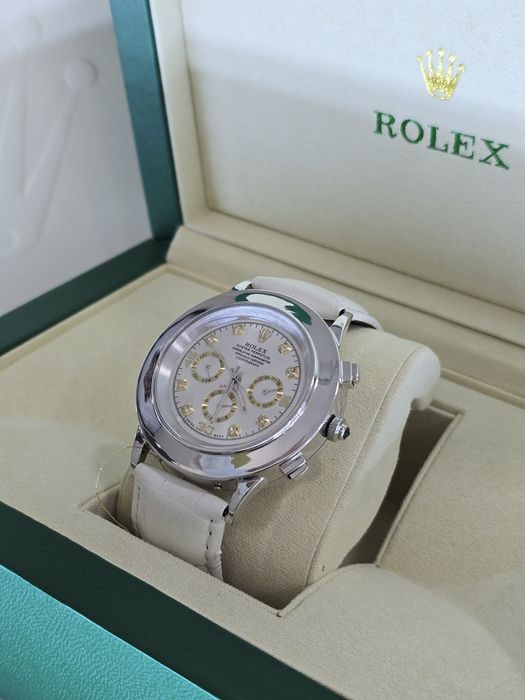 Продам часы Rolex Daytona в белом золоте.
Механизм Кварц, Японский