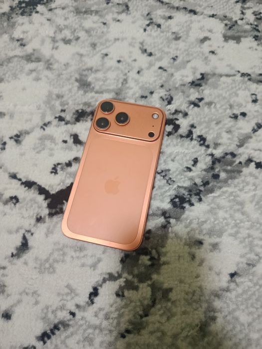 Iphone 11 17pro korpusda xolati zur