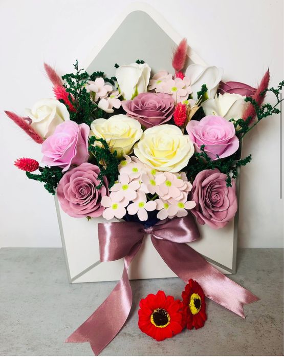 Cadouri.. aranjamente florale din sapun