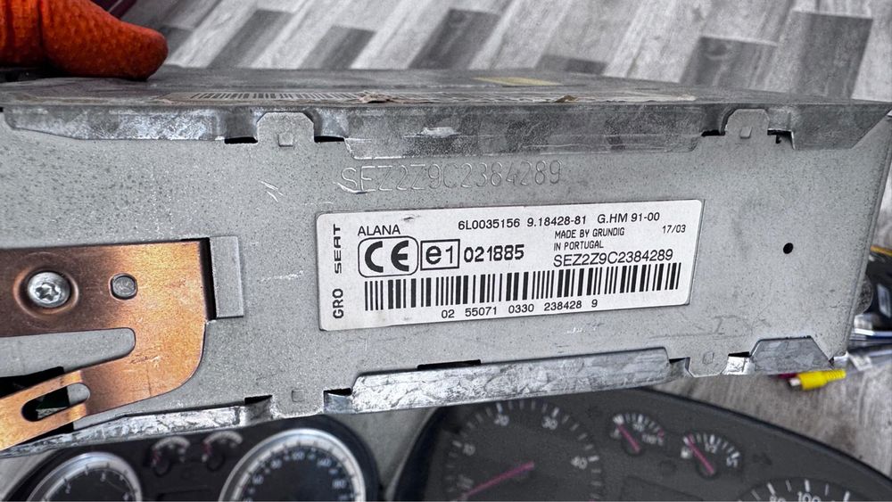 Ceas bord vw golf 4 Cd player(2 buc)