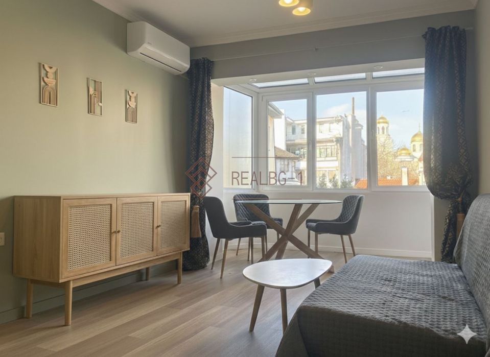 Уникална локация! Обзаведен апартамент в Центъра с гледка към Катедра