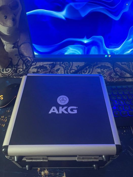 Продам студийный микрофон AKG P420