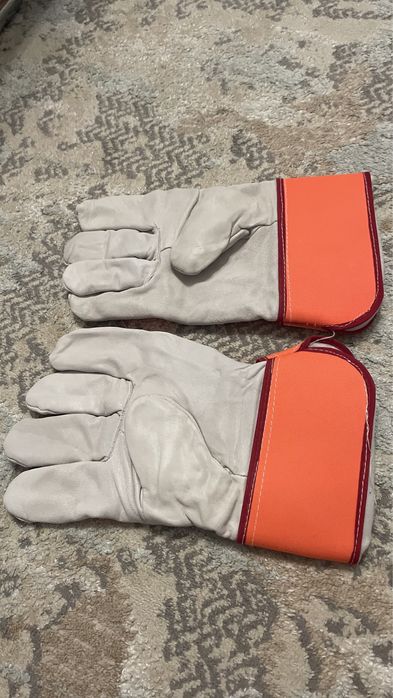 Рабочие кожаные перчатки