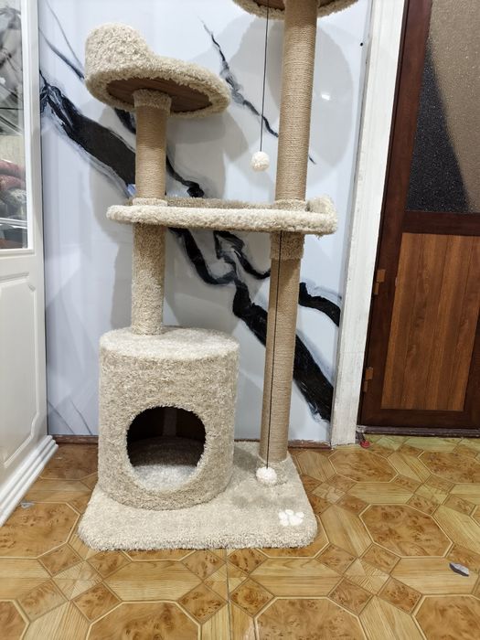 Домик для кошек. Когтеточка. Много ассортимента когтеточки